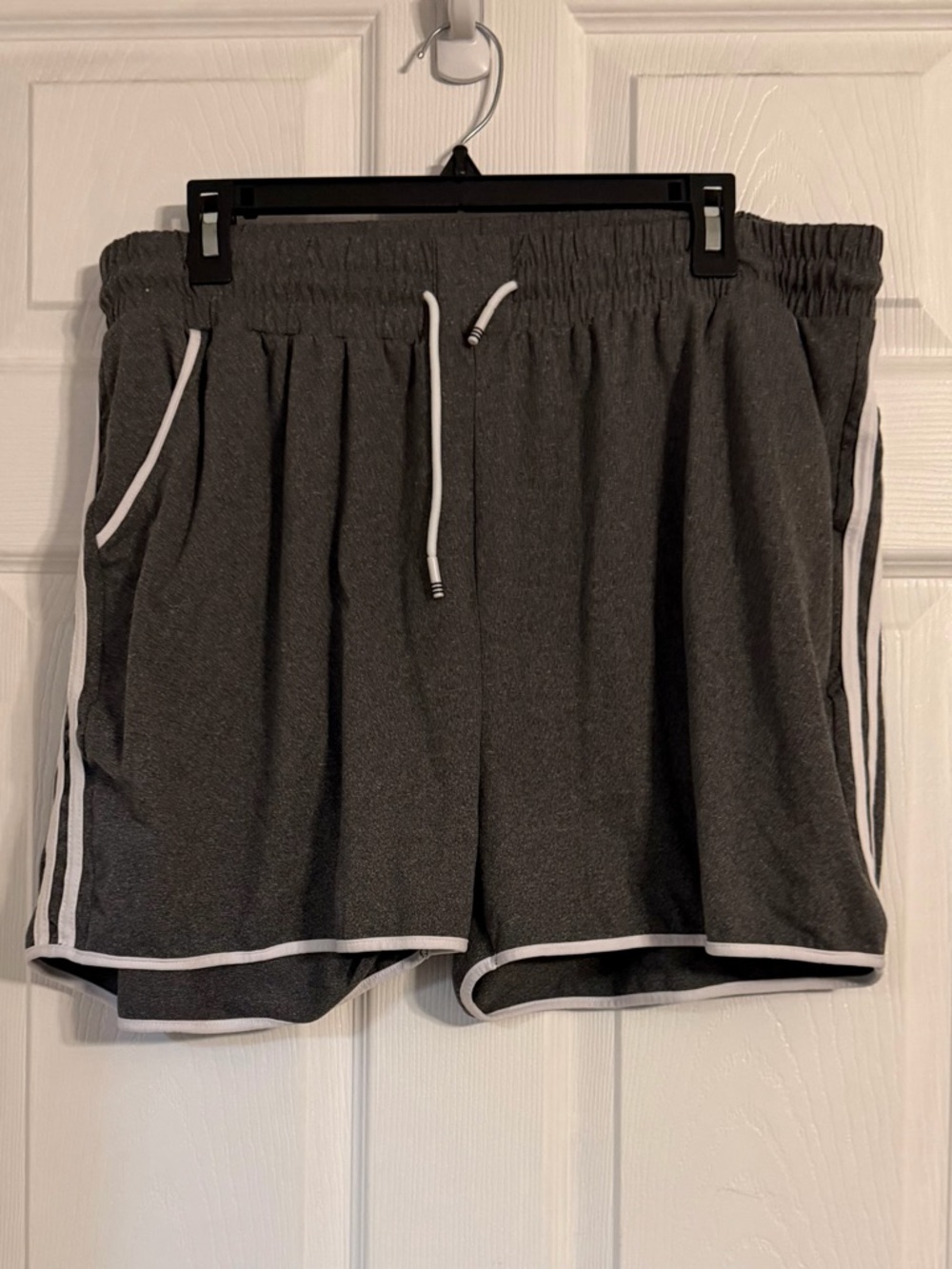 Skylee Women’s Athletic Shorts 3xl Gray With White Stripes And Drawstrings